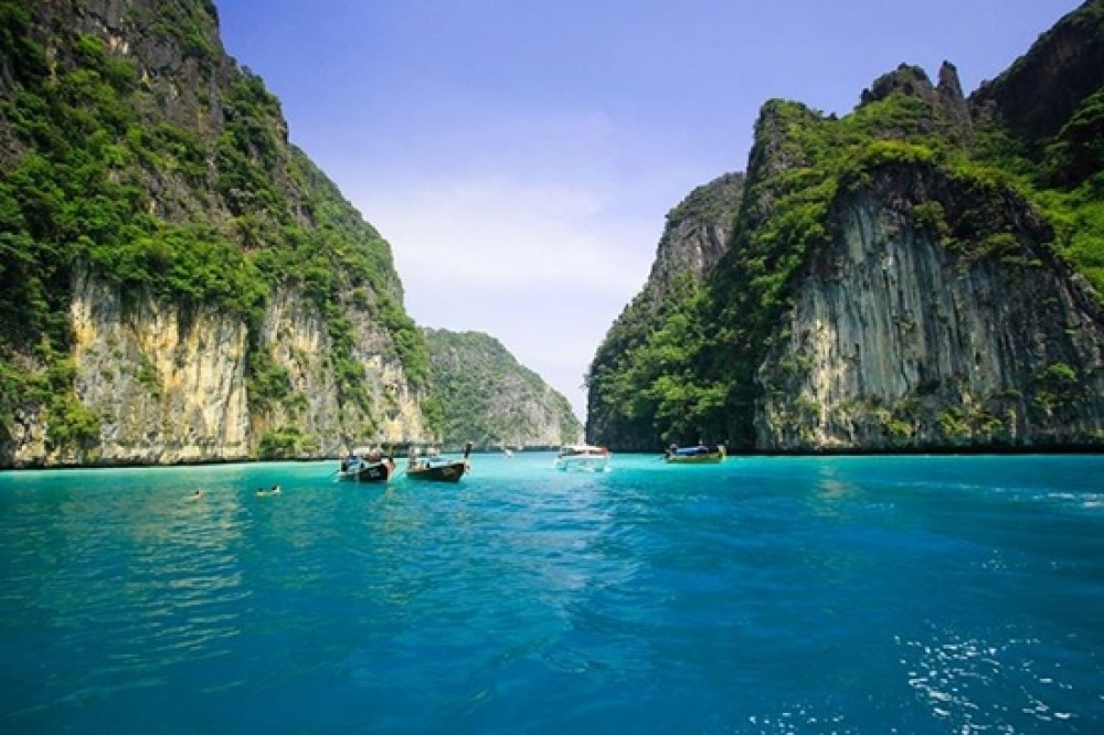 Day Trip PhiPhi, Maya, Pileh, Loh Samah & Khai Speed Boat By YP - เกาะพีพี ชมอ่าวมาหยา อ่าวปิเละ อ่า